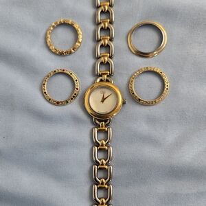 Elegant Women's Watch with 5 Frames